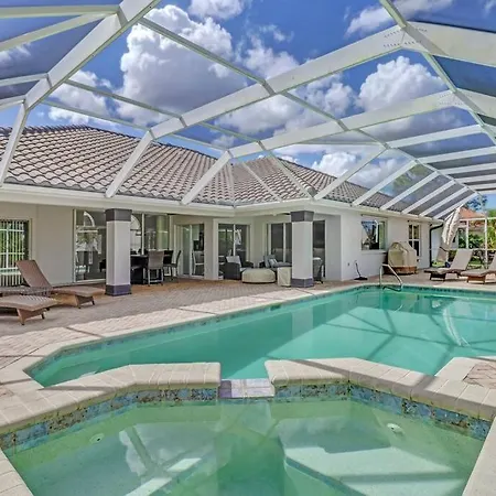 Spacious Luxury Home With Heated Pool And Hot Tub